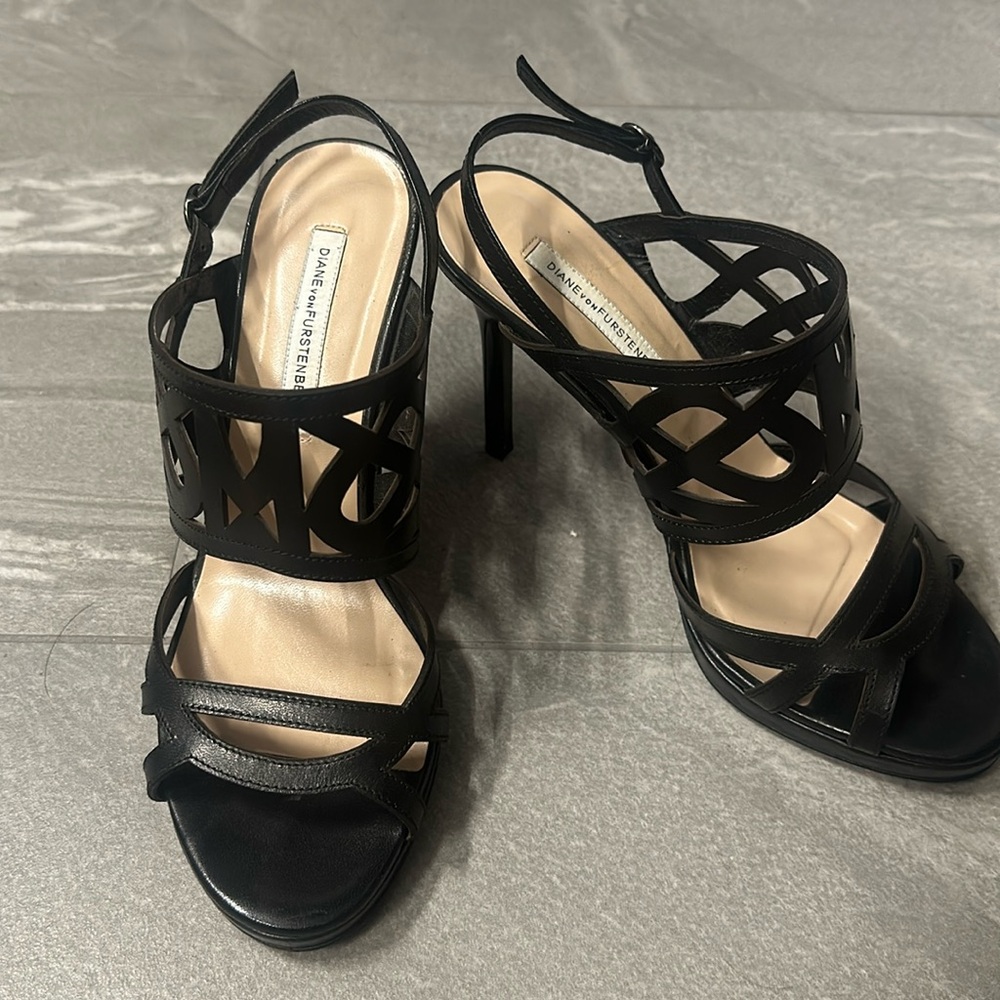 Diane Von Furstenberg sling back heels. Size 7 Excellent condition.